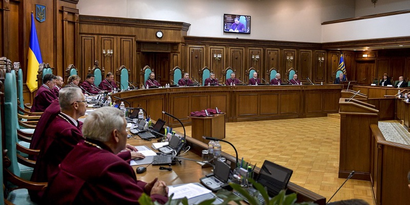 КСУ отказался рассматривать законы об особом статусе и амнистии