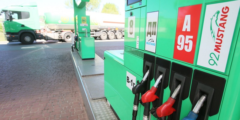 АМКУ требует очередного снижения цен на топливо