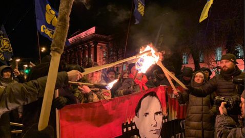 В Украине прошли факельные шествия в честь Бандеры