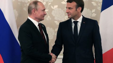 Макрон и Путин призвали к сдержанности из-за событий в Ираке