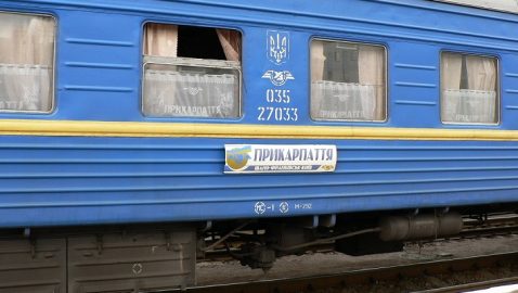 Пассажиры поезда Киев – Ивано-Франковск избили проводника из-за просьбы