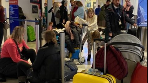 Украинские туристы двое суток не могут вылететь из Италии