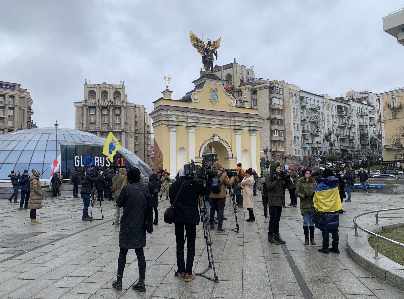В Киеве проходит шествие в память о первых погибших на Майдане - 1 - изображение