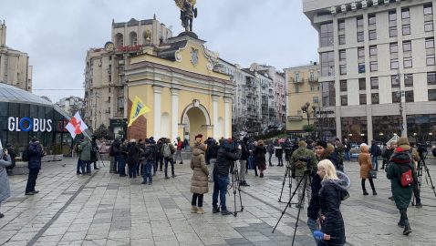 В Киеве проходит шествие в память о первых погибших на Майдане