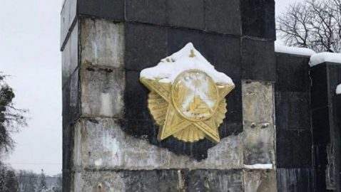 Добкин выкупил барельеф Ордена Победы из львовского Монумента Славы