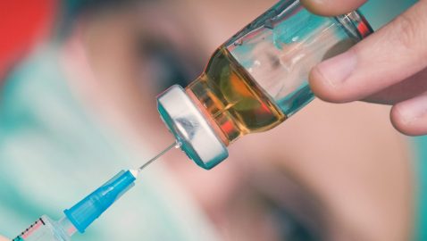 Создана вакцина против коронавируса, но её смогут применить через год