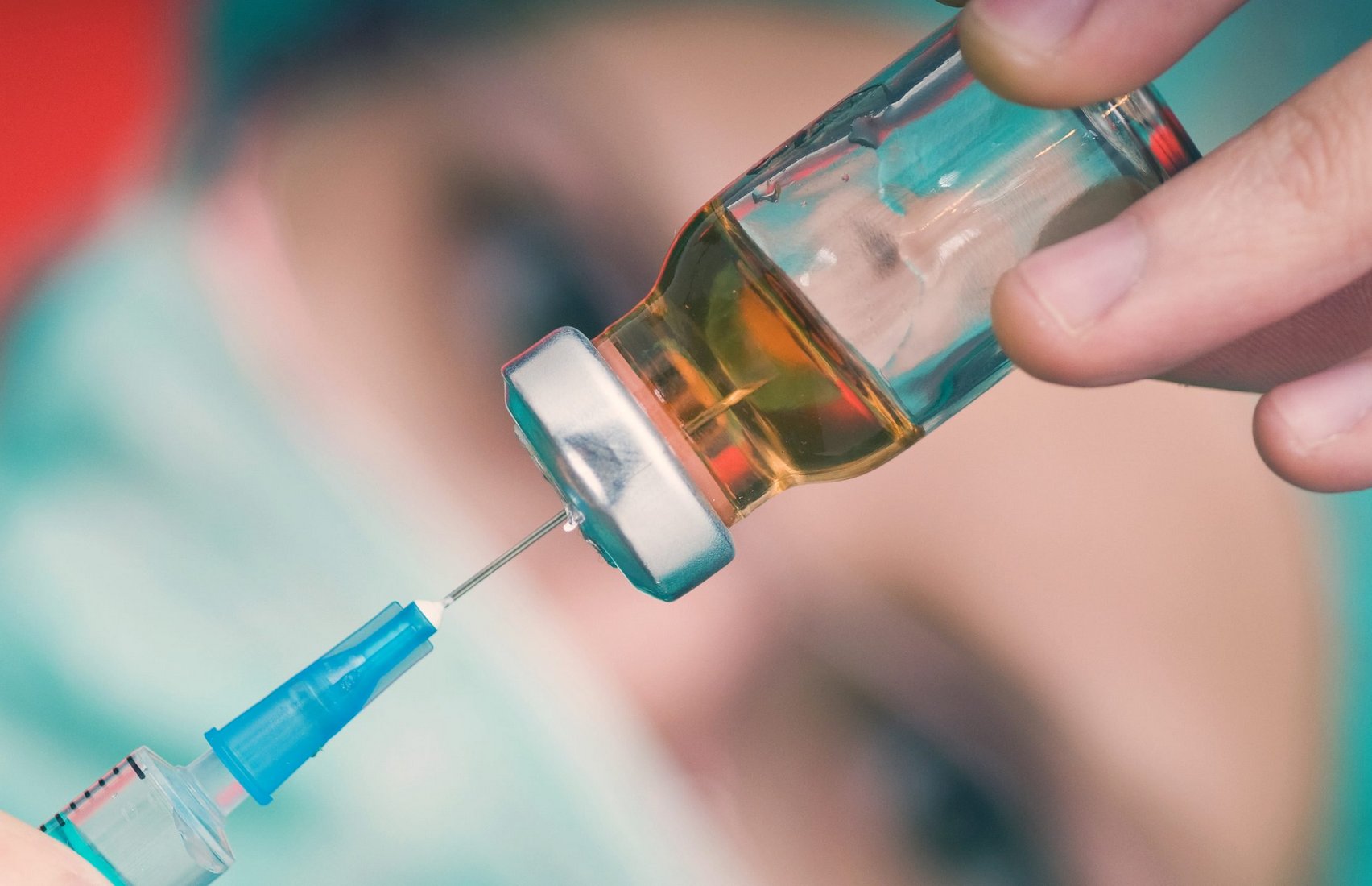 Создана вакцина против коронавируса, но её смогут применить через год