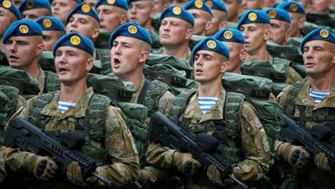 Приветствие «Слава Украине!» в армии не отменят