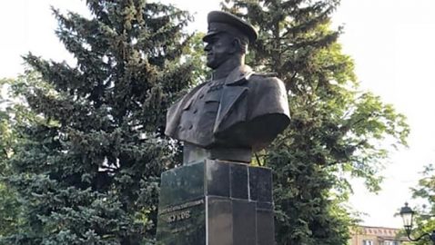 Минкульт отказался признавать бюст Жукова в Харькове памятником