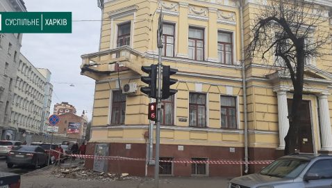 В центре Харькова обвалился балкон Художественного музея