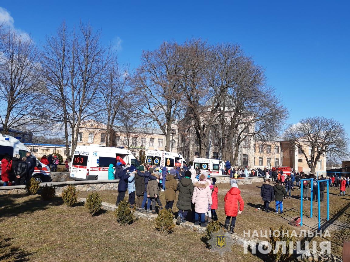 В школе под Киевом распылили слезоточивый газ