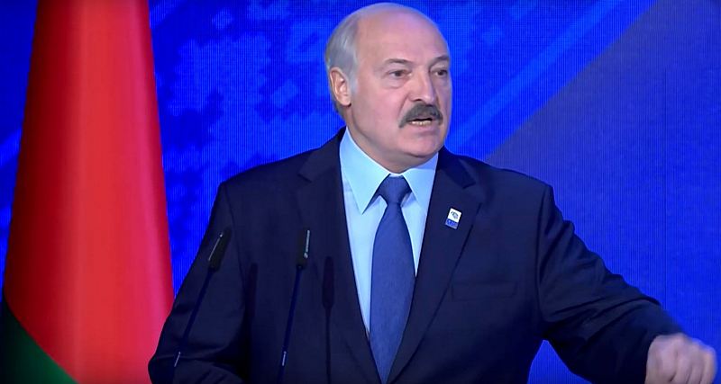 Лукашенко: Начнёте вопить — маски в аптеках закончатся или подорожают