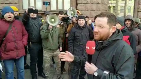Сторонники Порошенко пытались сорвать эфир каналу 1+1