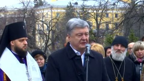 Порошенко: Янукович благословляет Зеленского на реванш