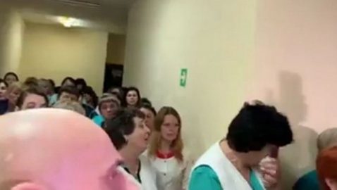 Во львовской больнице спели гимн, узнав, что к ним не привезут украинцев из Уханя