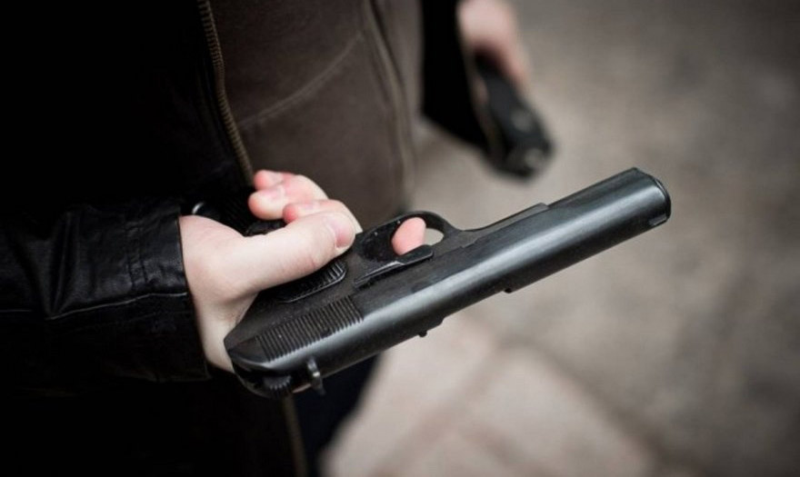 В Киеве мужчина стрелял по прохожим из пневматики