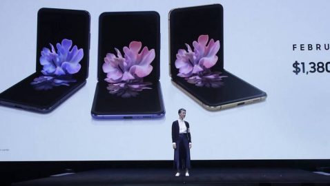 Samsung выпустил смартфон со складывающимся экраном