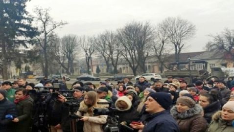 На Тернопольщине протестуют против размещения эвакуированных из Уханя украинцев