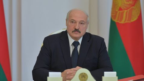 Лукашенко: Россия полыхает от коронавируса