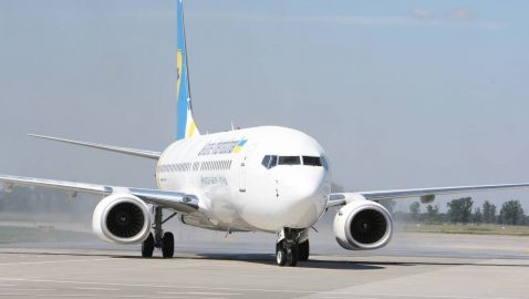 Из Канады в Украину вылетел спецрейс с украинцами