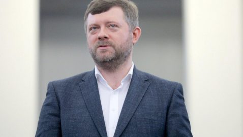 Корниенко: глава Минздрава и министр финансов написали заявления об отставке