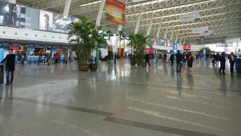 Китай возобновляет авиасообщение в провинции Хубэй