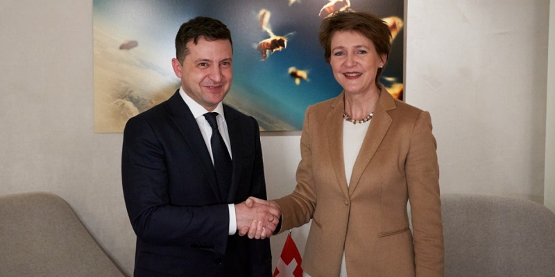 Зеленский обсудил с президентом Швейцарии производство аппаратов ИВЛ
