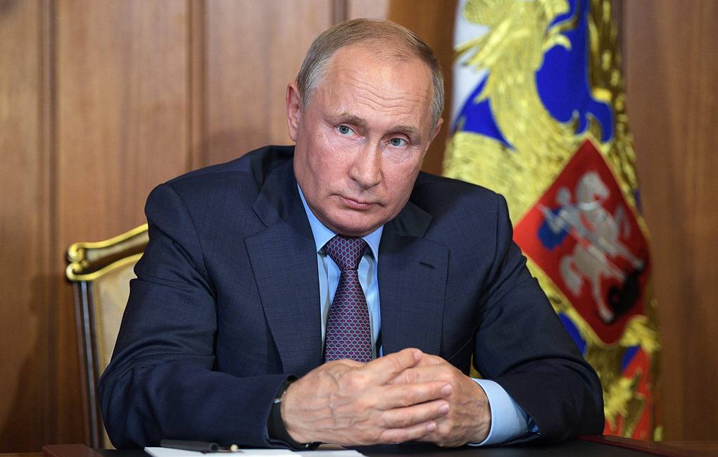 Песков рассказал, как Путина защищают от коронавируса