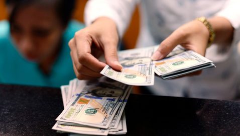 НБУ впервые в 2020 объявил аукцион по продаже валюты