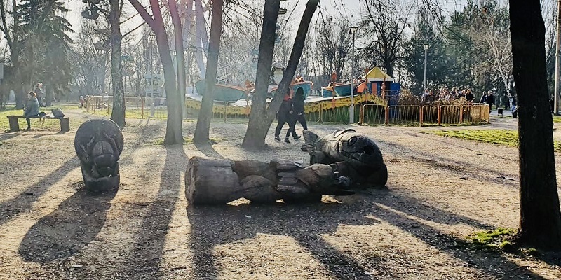 В Запорожье умер ребёнок, на которого упала 200-кг скульптура