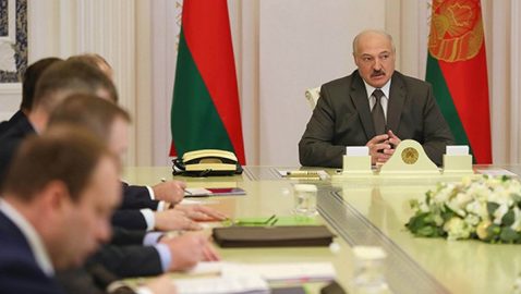 Лукашенко о выехавших за границу: «Никаких чартеров, пускай там и сидят»