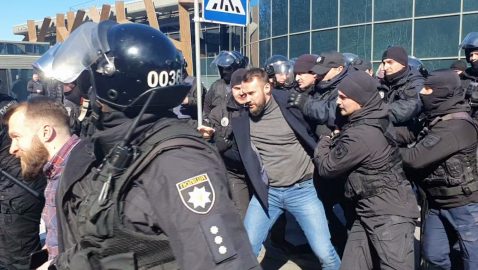 Полиция задержала радикалов, толкнувших Сивохо