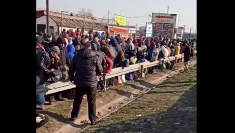 На границе с Польшей стоят в очередях на въезд в Украину