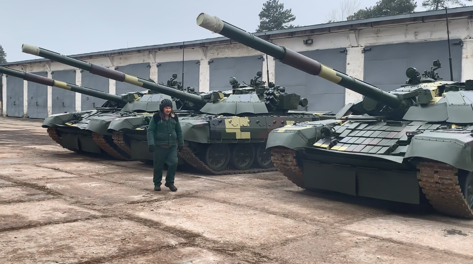 ВСУ получили модернизированные танки Т-72 - 1 - изображение