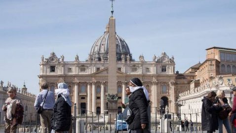 Ватикан отпустил все грехи врачам и больным коронавирусом