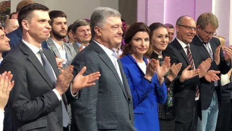 Партия Порошенко требует созвать внеочередное заседание Рады