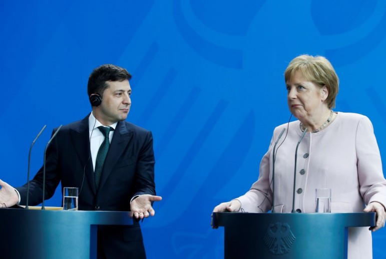 Зеленский побеседовал с Меркель