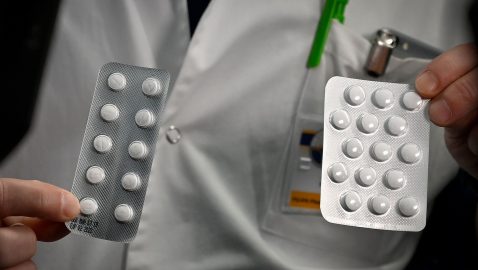 Рада разрешила использовать незарегистрированные в Украине лекарства для лечения коронавируса
