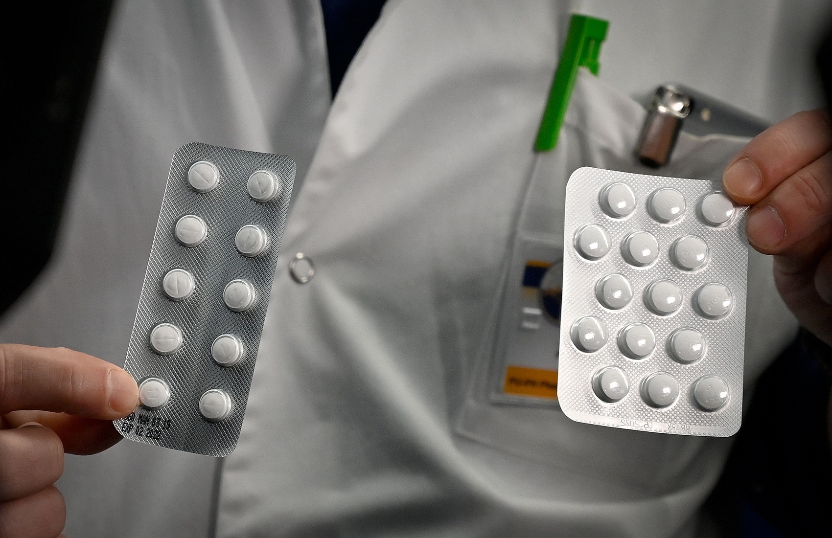 Рада разрешила использовать незарегистрированные в Украине лекарства для лечения коронавируса