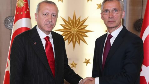 Эрдоган запросил у НАТО помощи в Сирии