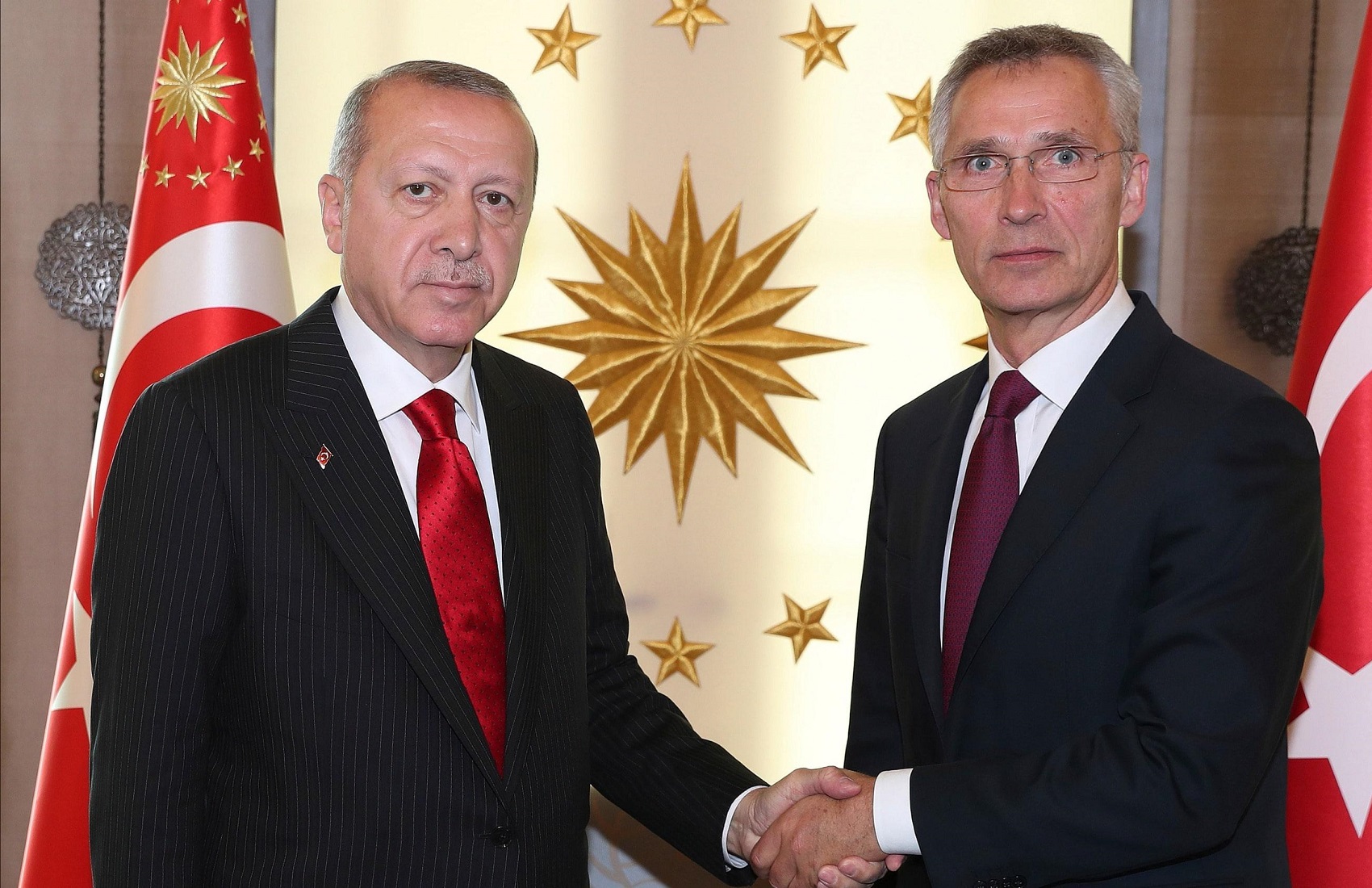 Эрдоган запросил у НАТО помощи в Сирии