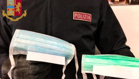 В Милане задержали украинку за продажу масок на улице