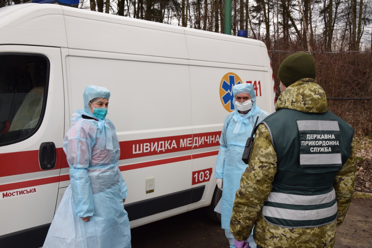 Минздрав: украинцы начали заражать друг друга коронавирусом