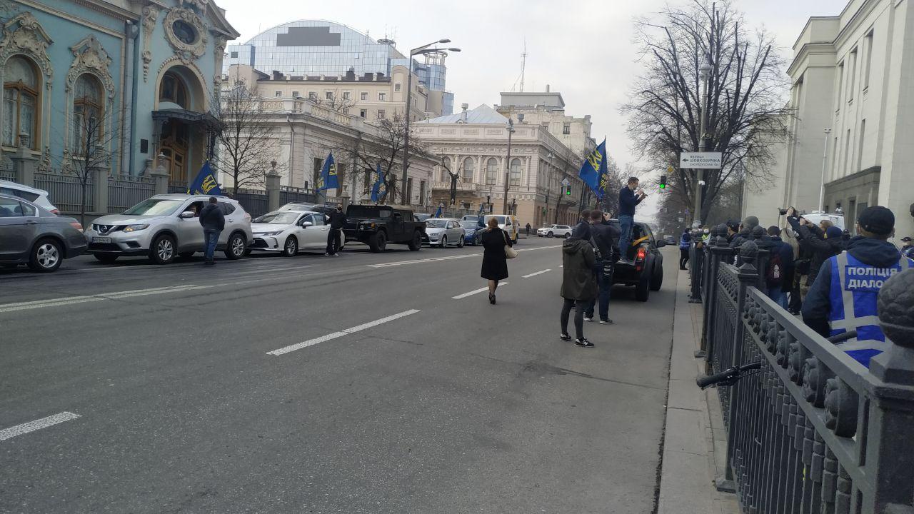 Нацкорпус под Радой требует закрыть парламент на карантин - 1 - изображение