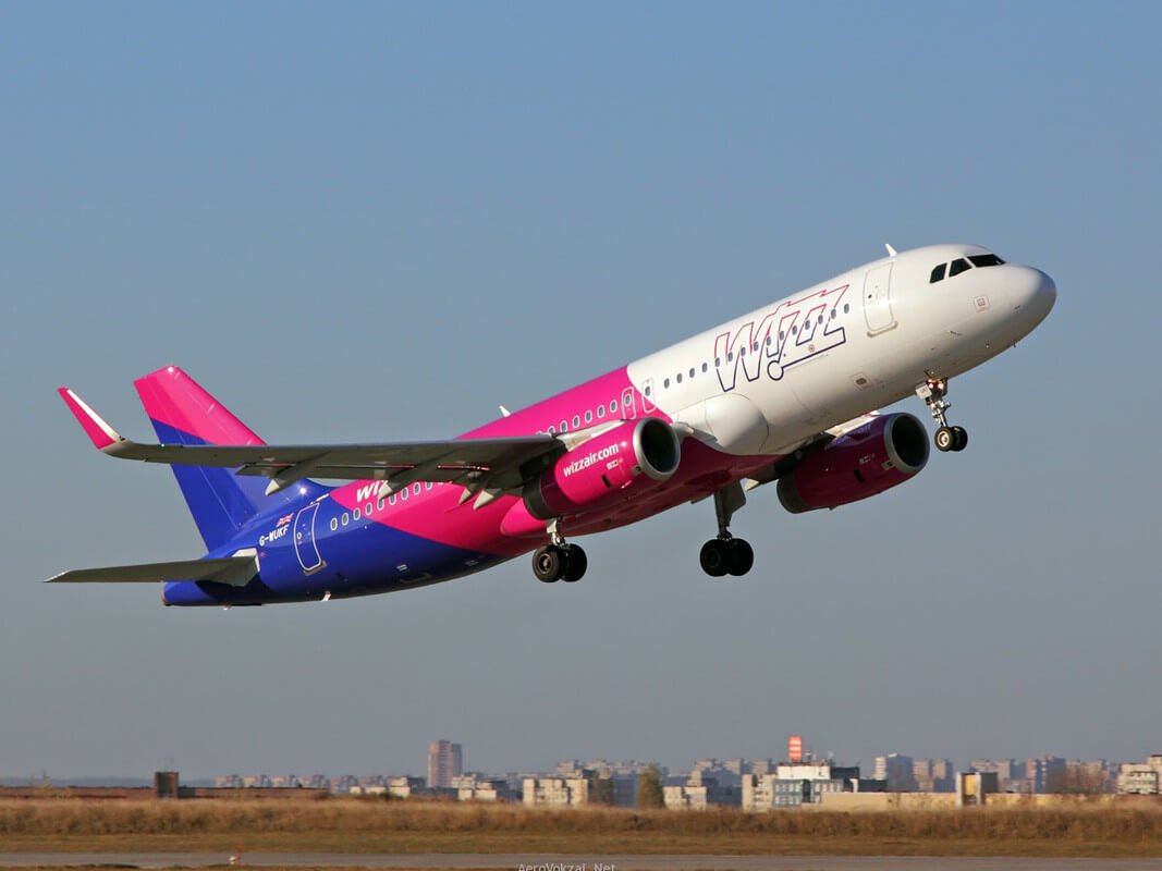 WizzAir приостанавливает все полеты в Италию и Израиль