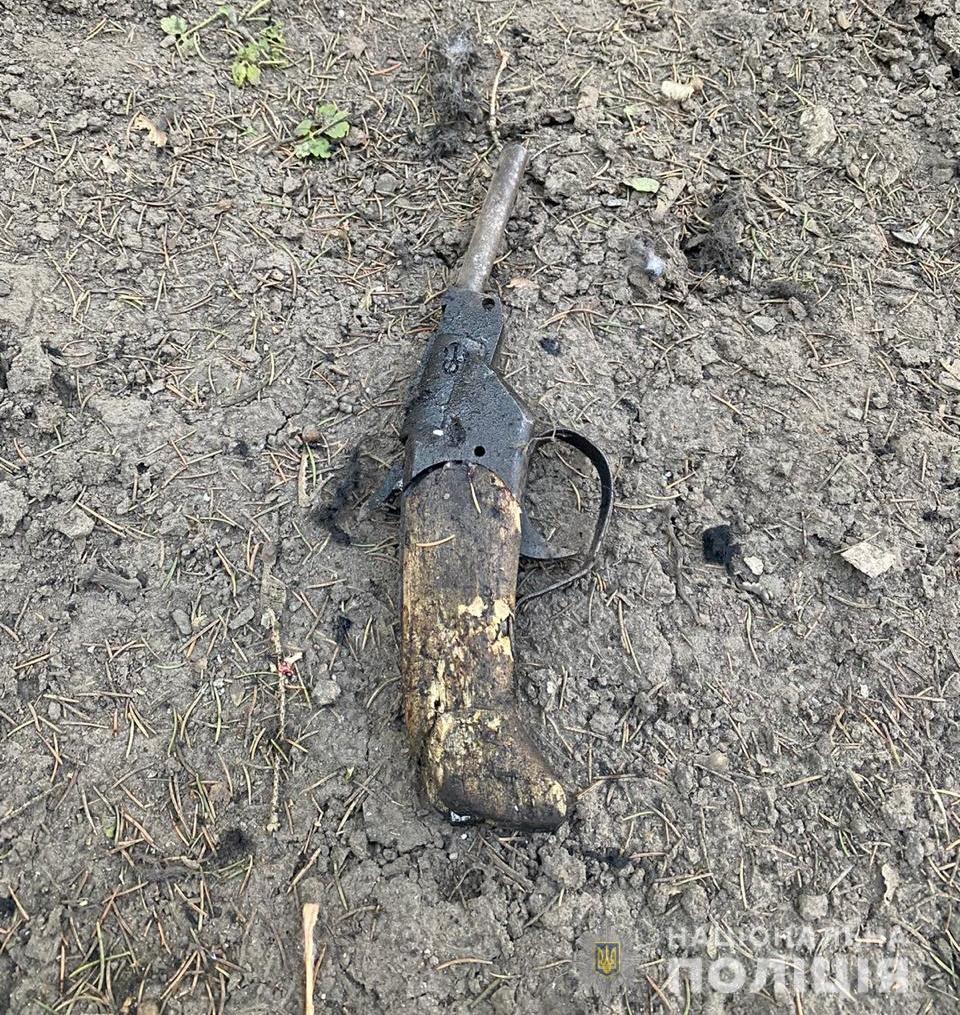 Под Киевом мужчина ранил директора и подорвался на гранате - 1 - изображение