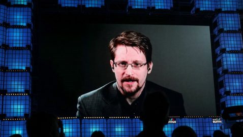 Эдвард Сноуден подал документы на продление вида на жительство в России