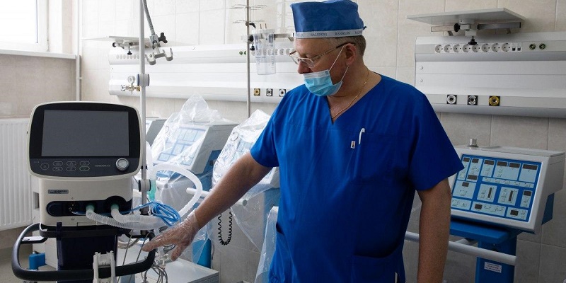 «Будут полагаться на волю Божью». В больнице Черновицкой области закончились аппараты ИВЛ