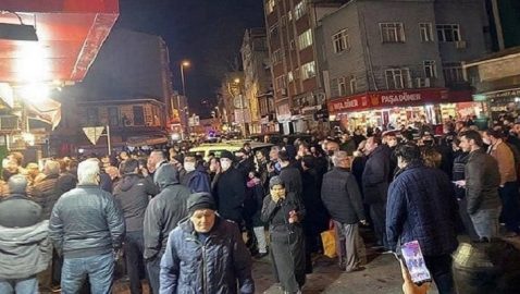 Введение комендантского часа в Турции привело к дракам и давкам