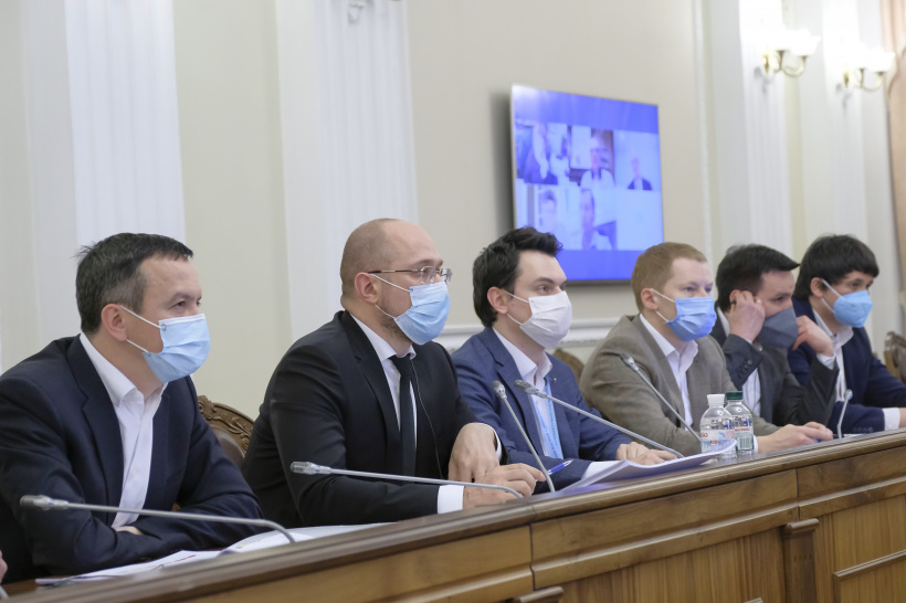 Шмыгаль: Украина готова к возможному пику COVID-19